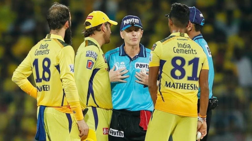 MS Dhoni Umpire controversy