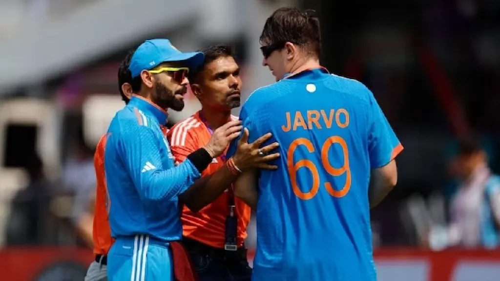 Virat Kohli talk to jarvo in World cup match